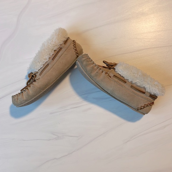 Minnetonka Charley Slippers Kids Size 2 - Picture 4 of 6